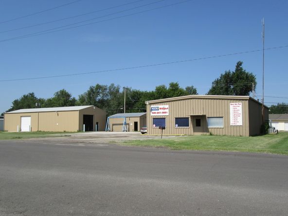 525 N Baer St, McPherson, KS 67460
